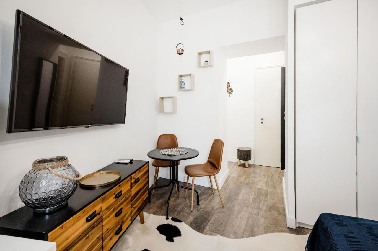 De Luxe Studio With Balcony In The Absolute Center Budapest Kültér fotó